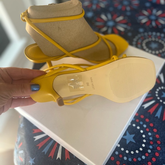 🌻 Nine West Strappy Yellow Leather Dress Sandals Sz 8 - Picture 6 of 10